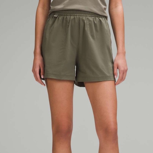 Lululemon Lightweight High-Rise Hiking Short 4" - Picture 1 of 16